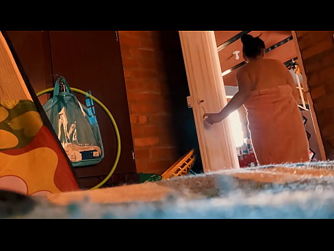 ❤️ My oom volg my in die stort, hy naai my terwyl ek stort. ️ Porno fb op af.pornmega-com.ru ❌️